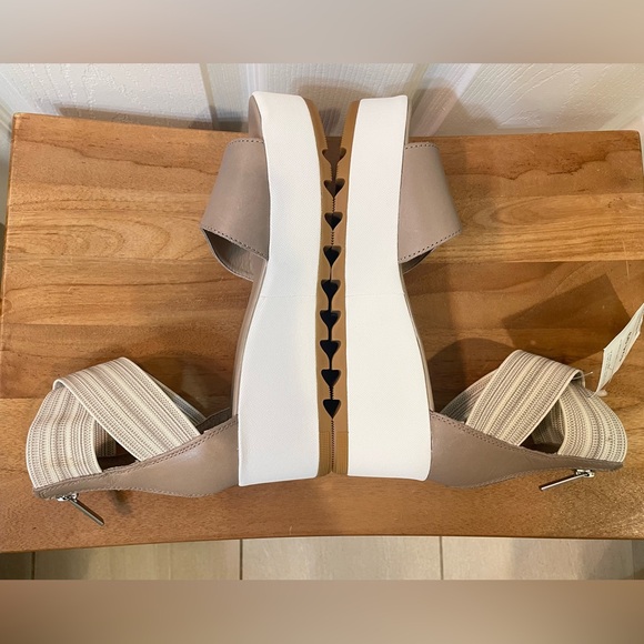 SOREL NWT Women's Platform Sandals in Taupe and White Size 7 - Picture 4 of 15